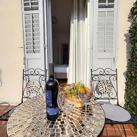 Sunny Terrace Apartment Split Room photo